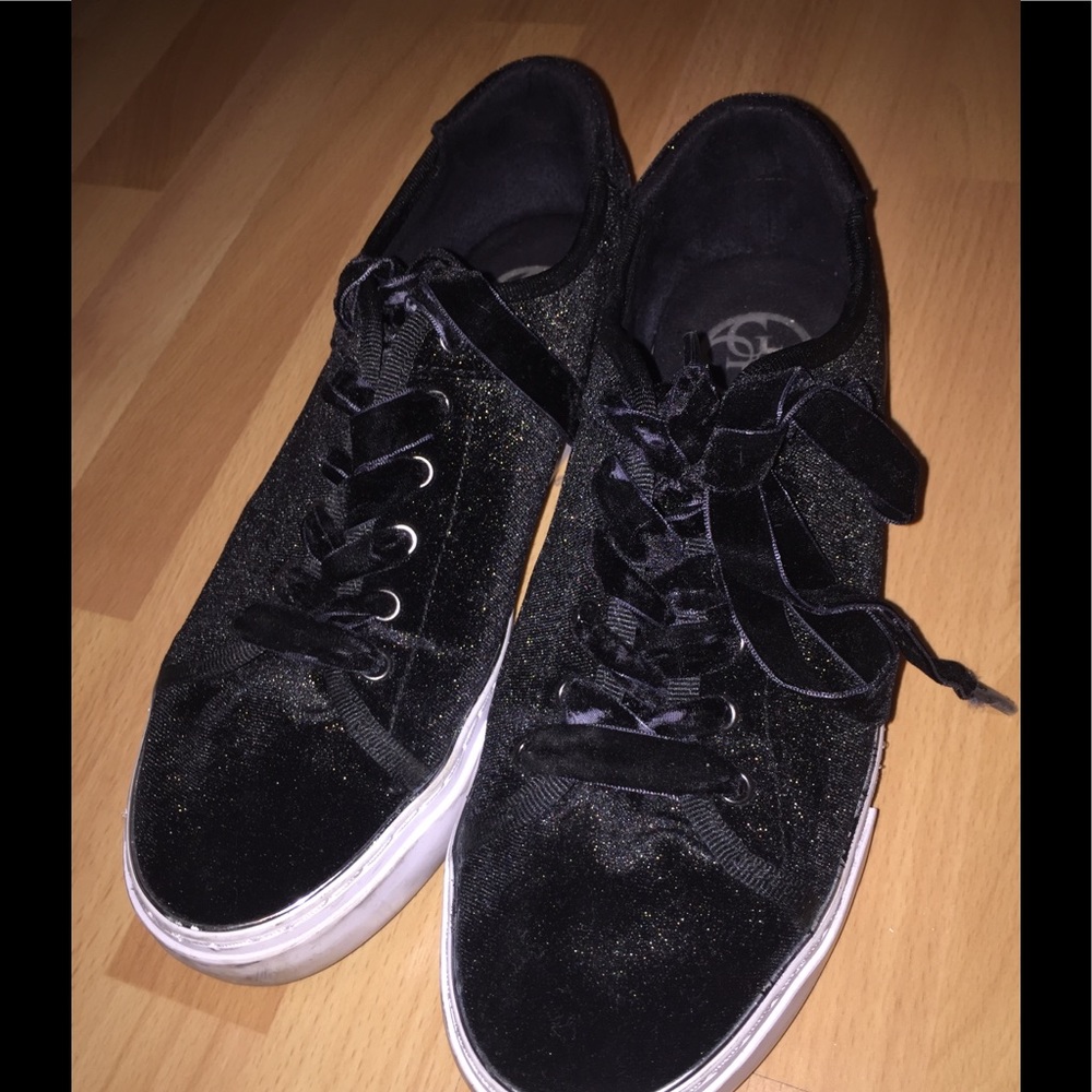 Guess velvet shoes